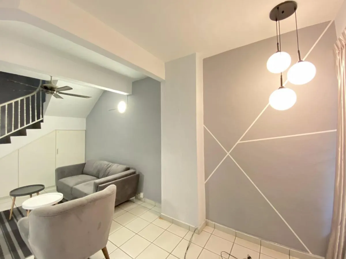 Green Lane By Plush Villa George Town