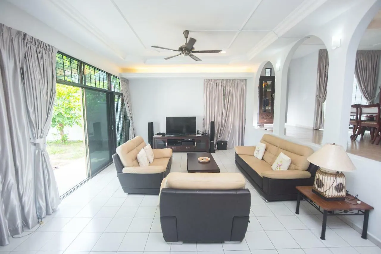 Green Lane By Plush Villa George Town