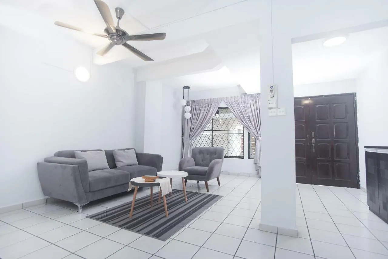 Green Lane By Plush Villa George Town Holiday home
