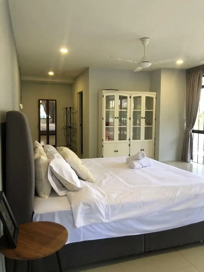 Green Lane By Plush Villa George Town Holiday home