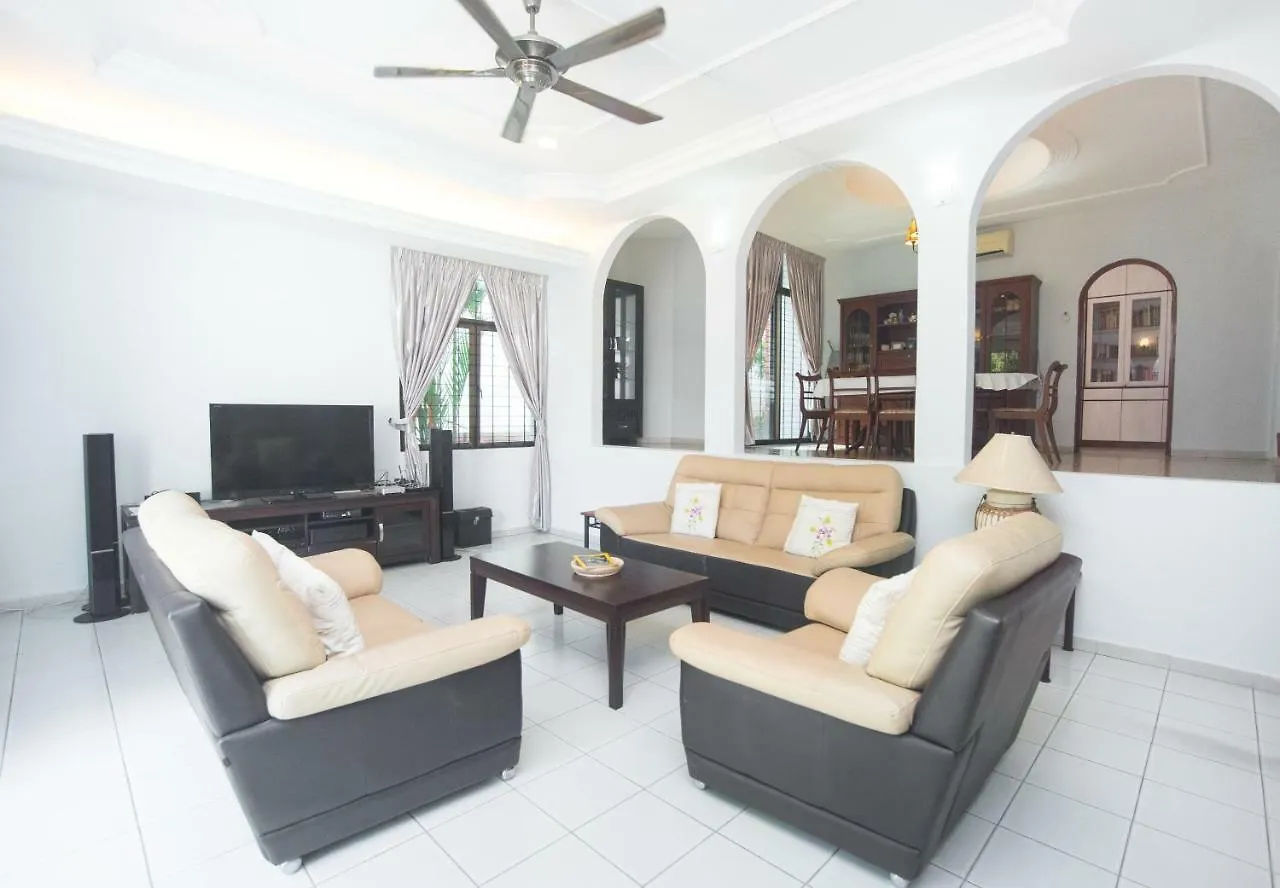 Green Lane By Plush Villa George Town Holiday home
